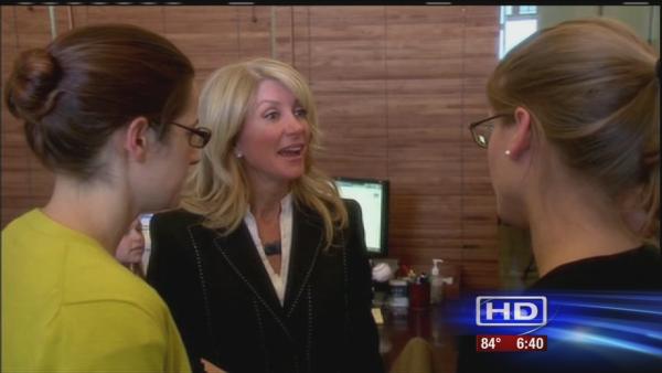 Davis officially announces bid for Texas Governor