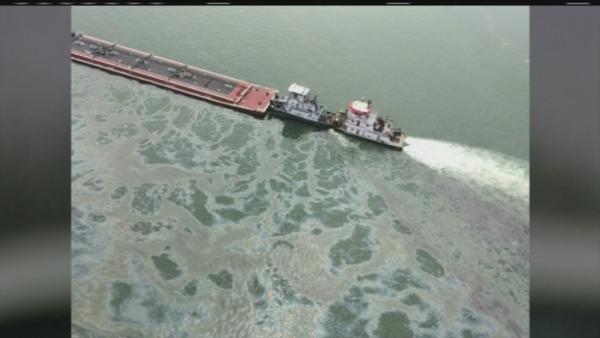 Accident leaves oily mess in Galvston Bay