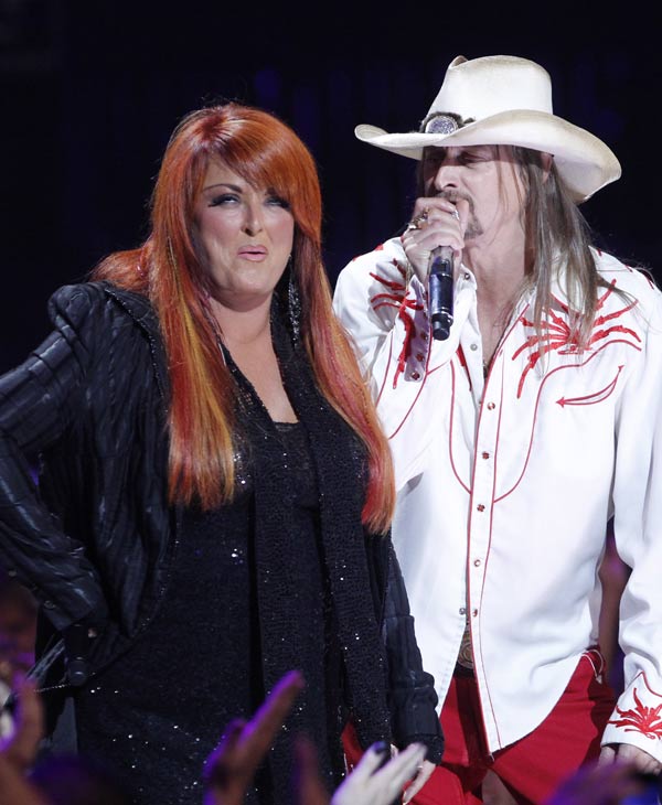 Justin Bieber, center, and Rascal Flatts accept...