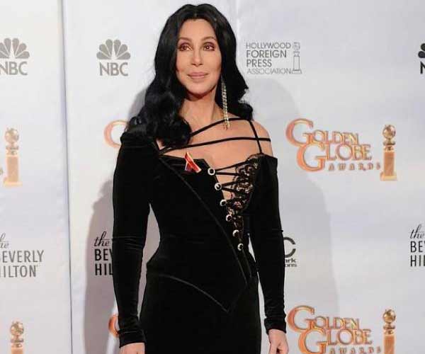 Cher poses at the Golden Globes