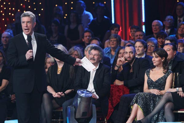 Tom Bergeron and Jennifer Grey appear at the...