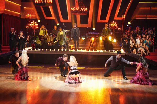 OneRepublic performed their hit 'All the Right...