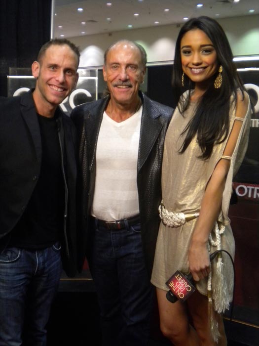 'On The Red Carpet' host Rachel Smith interviews...