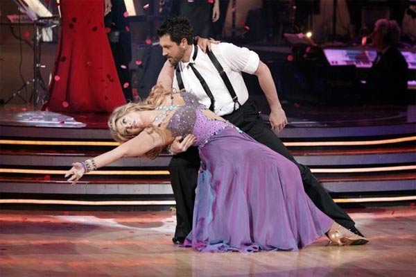 Kirstie Alley and her partner Maksim Chmerkovskiy dance Waltz on week four of 'Dancing With The Stars.' The couple received a 22 out of 30 from the judges.