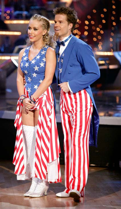Kendra Wilkinson and her partner Louis van Amstel received 22 out of 30 from the judges for their Fox Trot on week five of 'Dancing With The Stars.'
