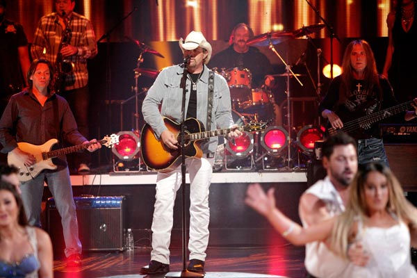 Special musical guest country star Toby Keith...