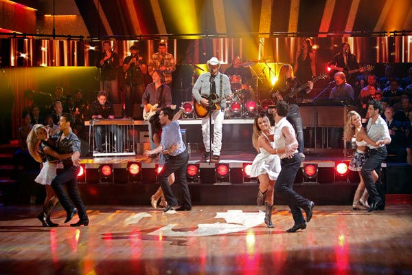 Special musical guest country star Toby Keith...