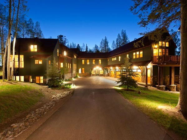 The driveway to Jerry Seinfeld's mansion in...