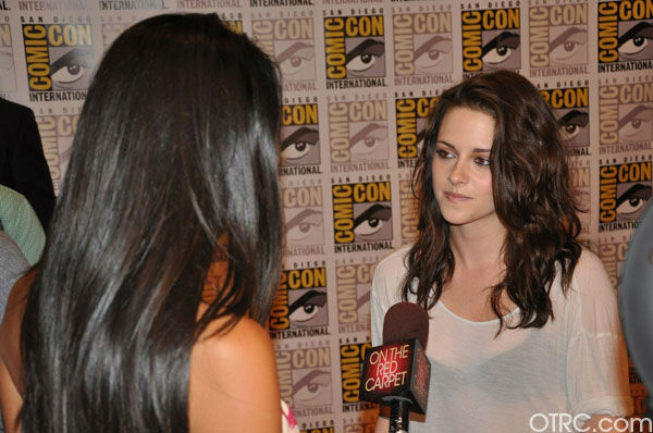 OnTheRedCarpet.com co-host Rachel Smith...