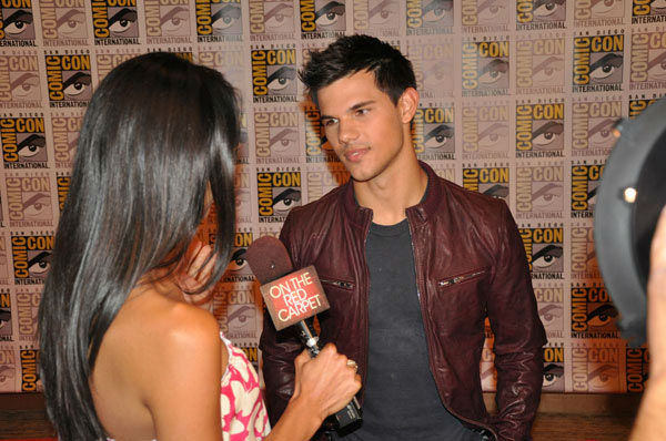 OnTheRedCarpet.com co-host Rachel Smith...