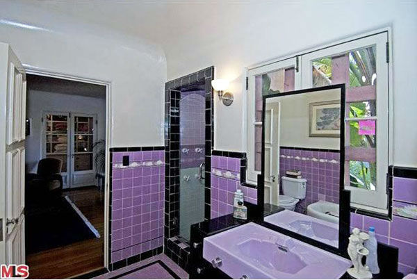 The master bathroom in Rose McGowan's former...