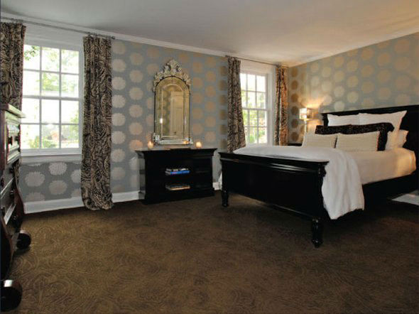 One of the bedrooms in Taylor Swift's...