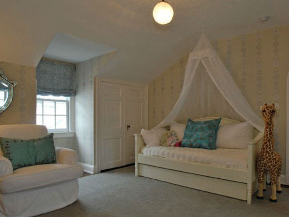 One of the bedrooms in Taylor Swift's...