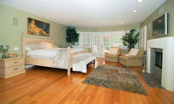 The master bedroom in 'Gossip Girl' actress...