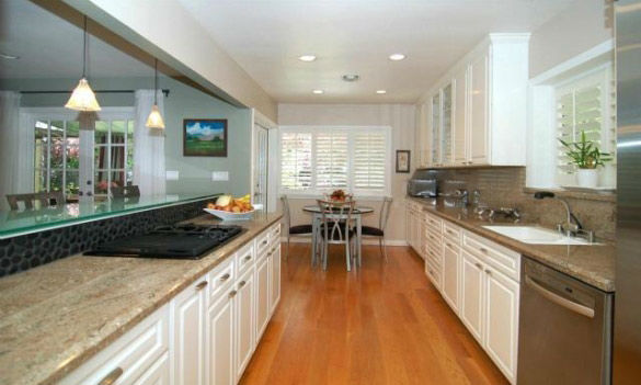 The kitchen at 'Gossip Girl' actress Leighton...