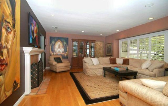 The sitting room at 'Gossip Girl' actress...
