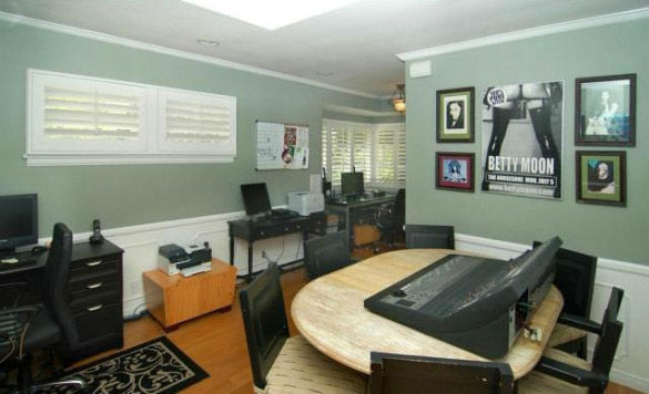 The office in 'Gossip Girl' actress Leighton...