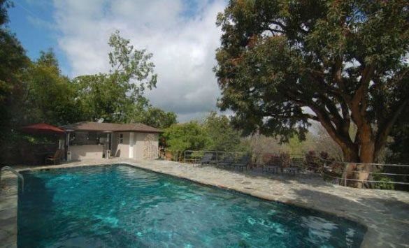 The swimming pool in 'Gossip Girl' actress...
