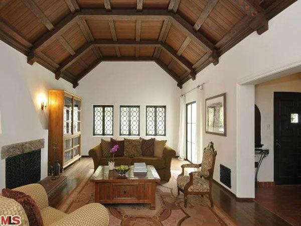 The sitting room in Frances Bean Cobain's 3,350...