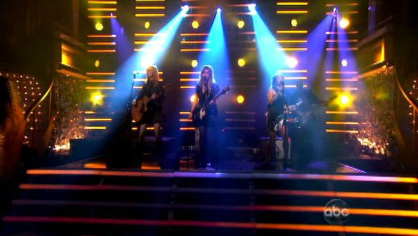 The Bangles performed a few of their 1980s hits...