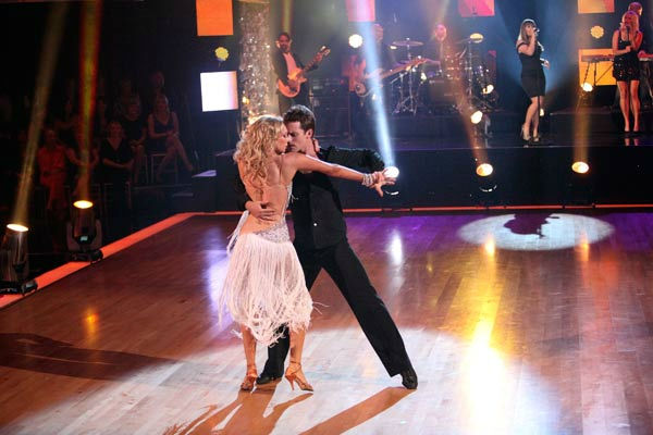 Kelly Clarkson hit the 'Dancing With the Stars'...