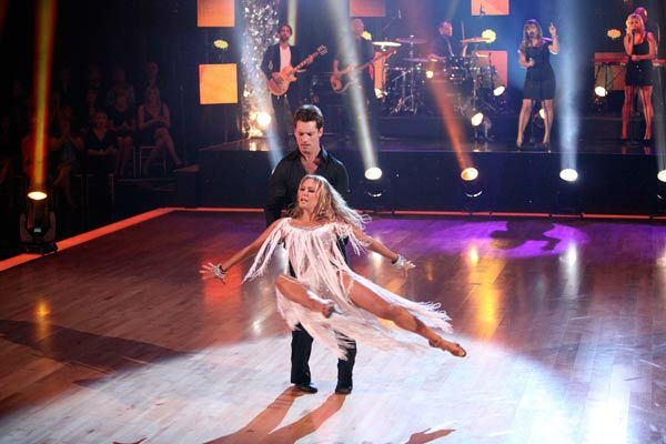 Kelly Clarkson hit the 'Dancing With the Stars'...