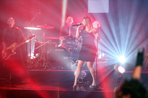 Clarkson also performed her hit song 'Walk Away'...