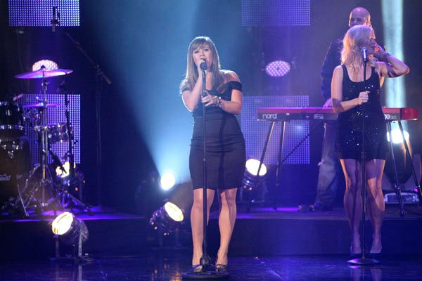 Kelly Clarkson hit the 'Dancing With the Stars'...