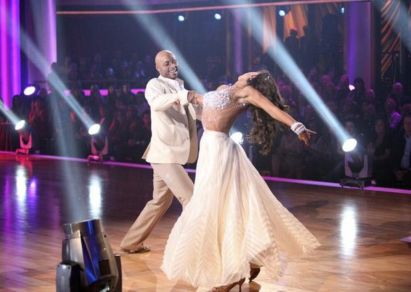 'All My Children' actor and Iraq War veteran J.R. Martinez and his partner Karina Smirnoff received 30 out of 30 from the judges for their Waltz and 30 out of 30 for their Instant Jive, for a total of 60 on the November 7 episode of 'Dancing With The Star