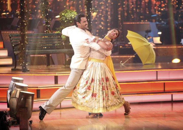 U.S. soccer star Hope Solo and her partner Maksim Chmerkovskiy received 27 out of 30 from the judges for their Quickstep and 25 points out of 30 for their Instant Jive, for a total of 52 points on the November 7 episode of 'Dancing With The Stars.'