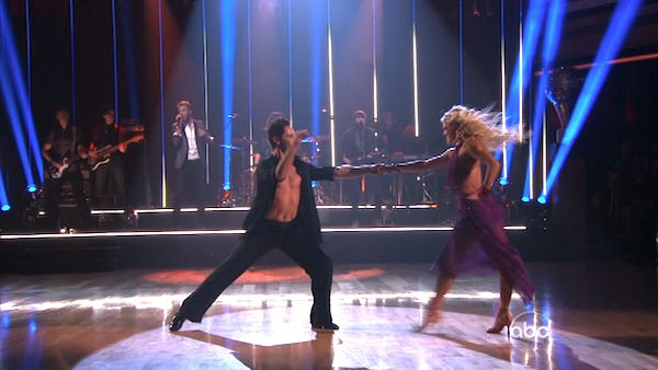 Lady Antebellum had the final ballroom music...