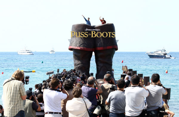 Actor Antonio Banderas (L) and actress Salma Hayek attend the 'Puss in Boots' Photocall at Carlton Beach during the 64th Cannes Film Festival on May 11, 2011 in Cannes, France.