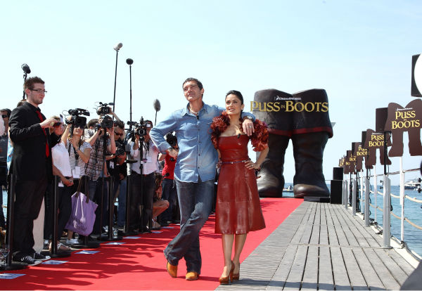 Actor Antonio Banderas (L) and actress Salma...