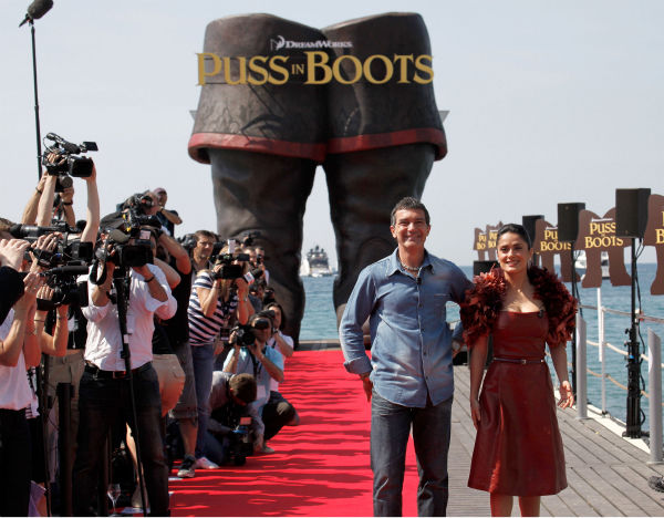 Actor Antonio Banderas (L) and actress Salma...