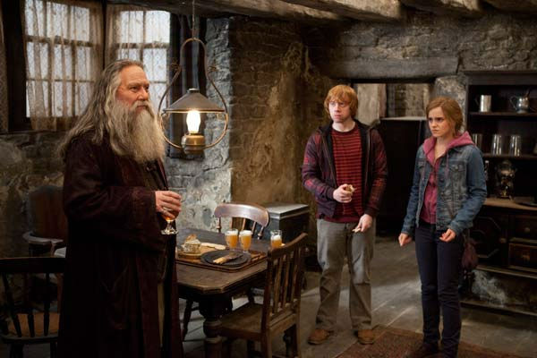 Aberforth Dumbledore (Ciaran Hinds), Ron Weasley...