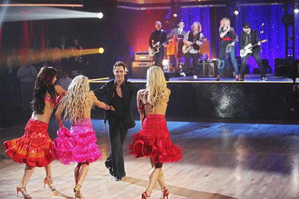 Country duo Sugarland performed 'Find the Beat...
