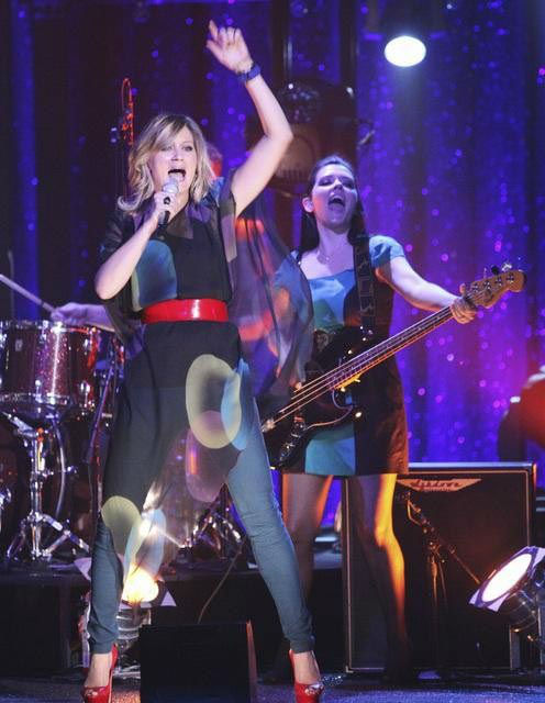 Country duo Sugarland performed 'Find the Beat...