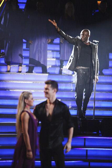 Seal returned to the ballroom to perform 'Lean...