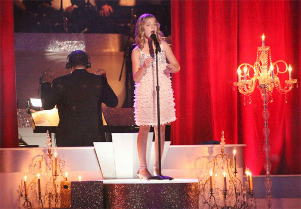 Soprano prodigy Jackie Evancho performed 'Dark...