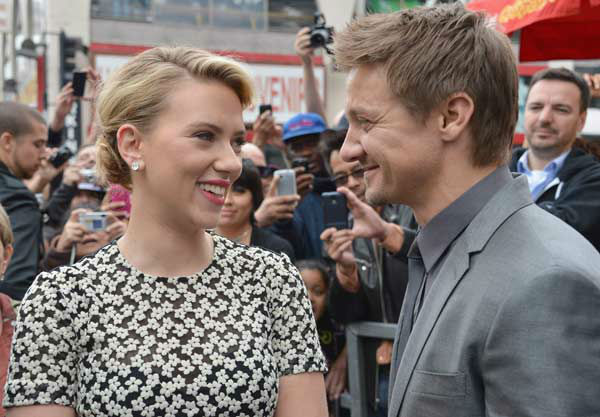 Actor Jeremy Renner poses with actress Scarlett...
