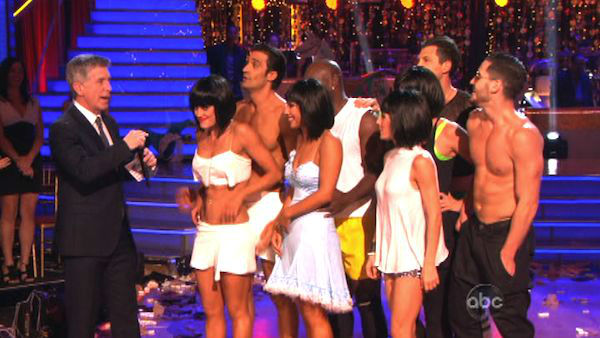 Emmitt Smith, Gilles Marini, Kelly Monaco and Kirstie Alley received 27 out of 30 points from the judges for their Freestyle group dance on October 22, 2012.