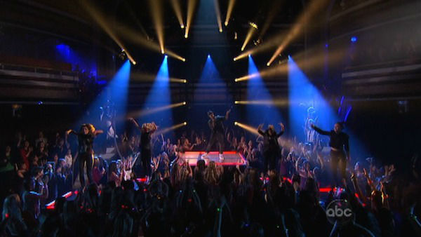 Ne-Yo performed his current hit single, 'Let Me...