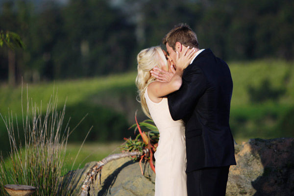 Brad Womack kisses Emily Maynard on the season...