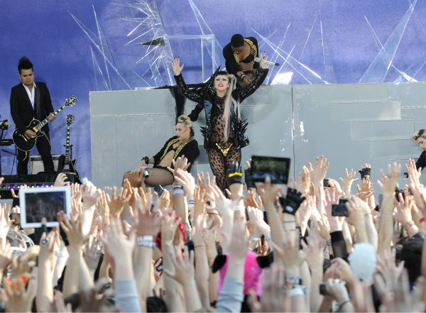 Lady Gaga performs live in Central Park to kick...