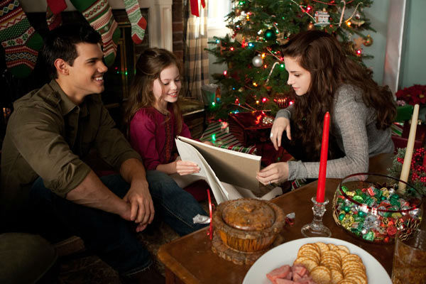 Taylor Lautner, Mackenzie Foy and Kristen...