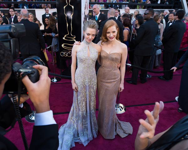 Amanda Seyfried (left) poses with Jessica...