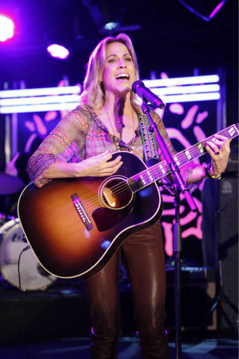 Sheryl Crow performs on a Matt Damon-hijacked...