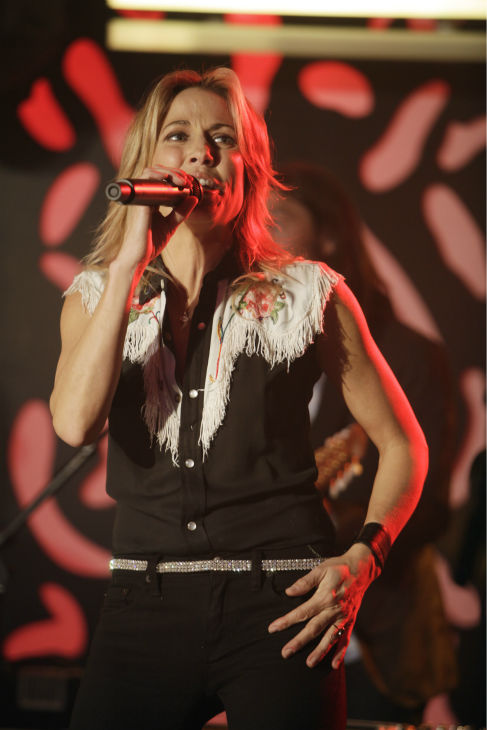 Sheryl Crow performs on a Matt Damon-hijacked...