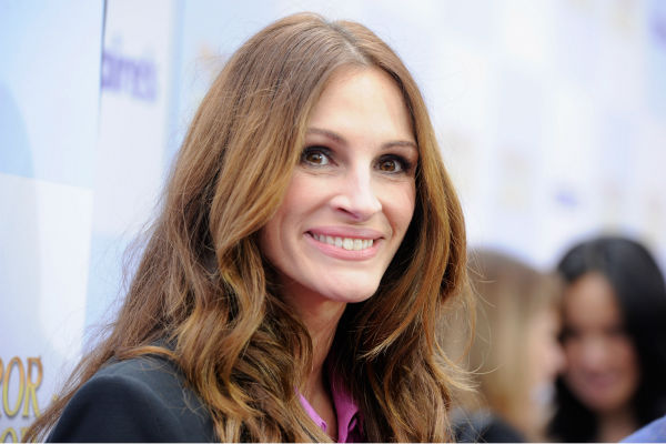 Julia Roberts arrives at the premiere of 'Mirror...