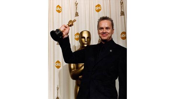 Tim Robbins, Actor in a Supporting Role, 'Mystic River'.